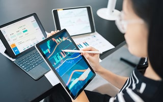 Which Key Economic, Social, and Regulatory Factors Are Driving Current Trends in Illinois's Local Property Markets?